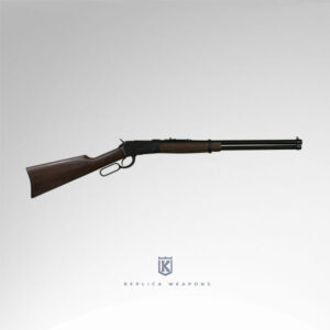 Vista lateral derecho de réplica de rifle winchester carabine usa de 98 cm con cañones en color negro, cuerpo de madera y mecanismo en color negro.