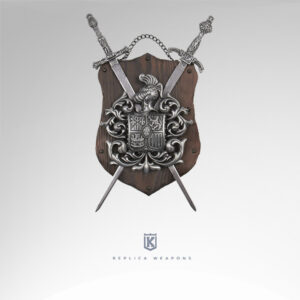 Réplica panoplia con escudo de armas de la casa real española con ornamento y dos espadas cruzadas, una la espada de barbaroja y la otra de carlomagno, Acabado en metal.