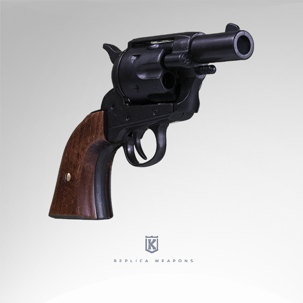 Vista perfil derecho de réplica de revolver Colt Pocket USA 1873 Calibre 45. Con cañón, tambor y cuerpo en metal negro con cachas de madera clara.