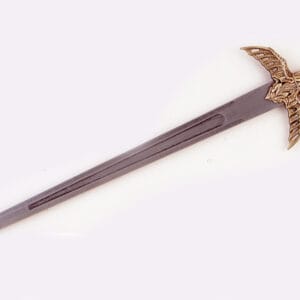 Espada de Conan el Barbaro con empuñadura dorada y hoja recta plateada.